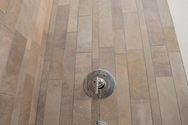 Hall shower tile